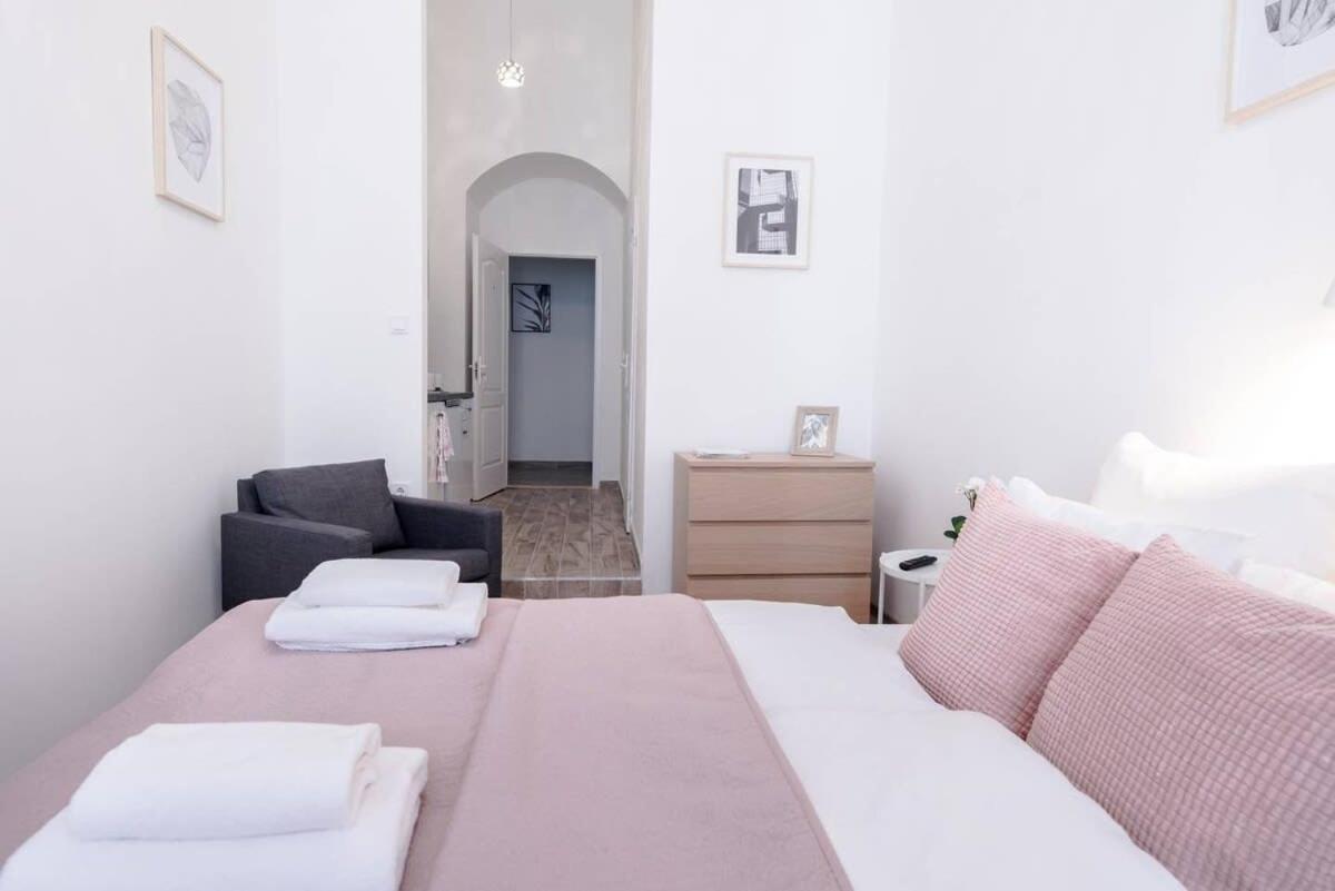 Brand New Studio With Aircon In The Center Budapest Luaran gambar